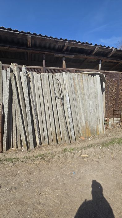 Vand stalpi de beton si plasa pt gard
