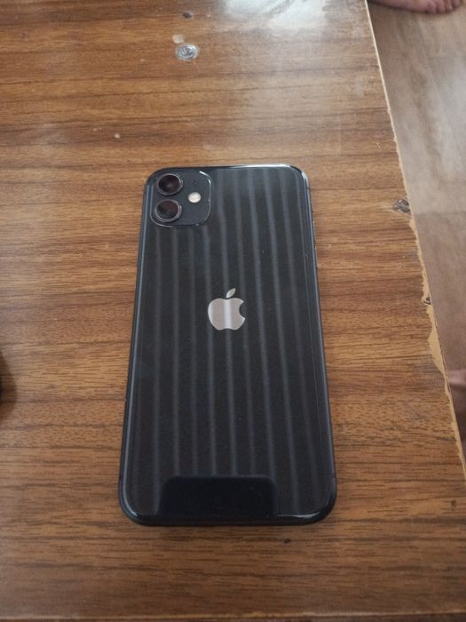 iPhone 11 телефон
