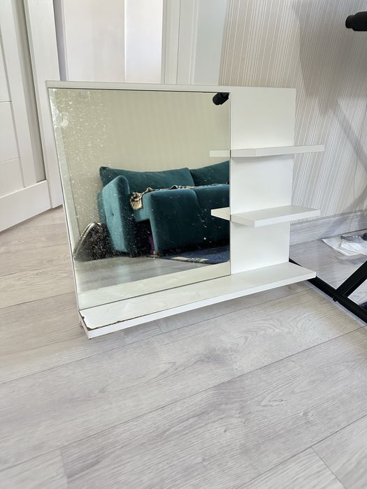 Зеркало в ванную с полками