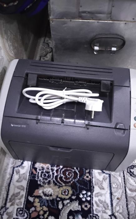 Printer sotiladi hp1010