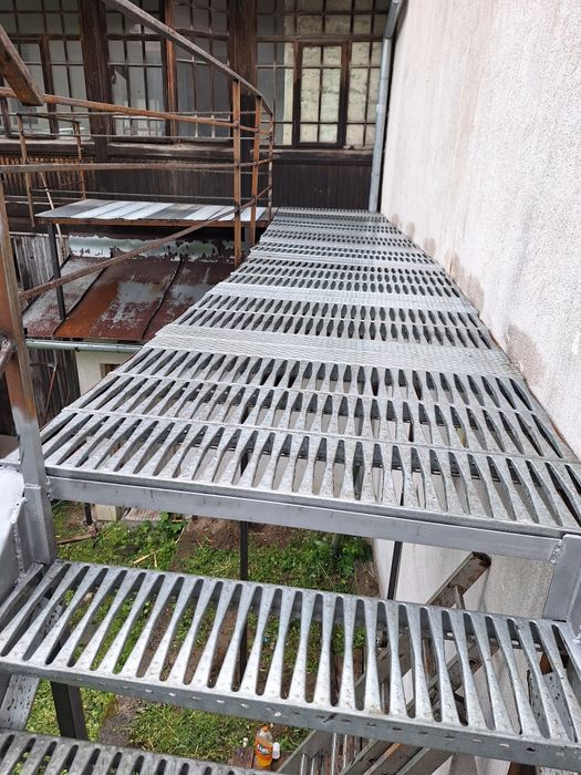 Cofectionam scări zincate ISU