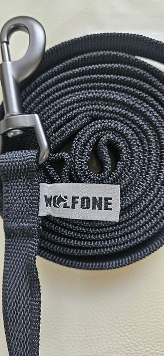 Шлейка кожаная с поводком в комплекте.