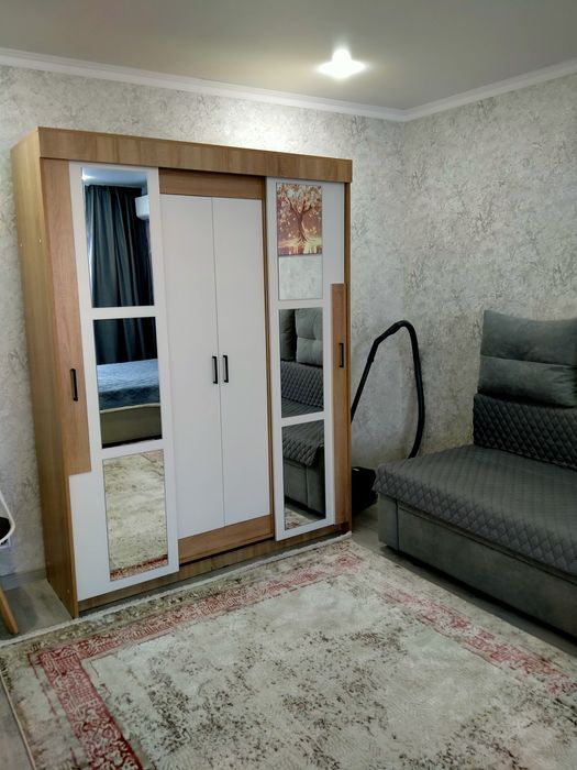 Сдается 1 комнатная . Район ДК