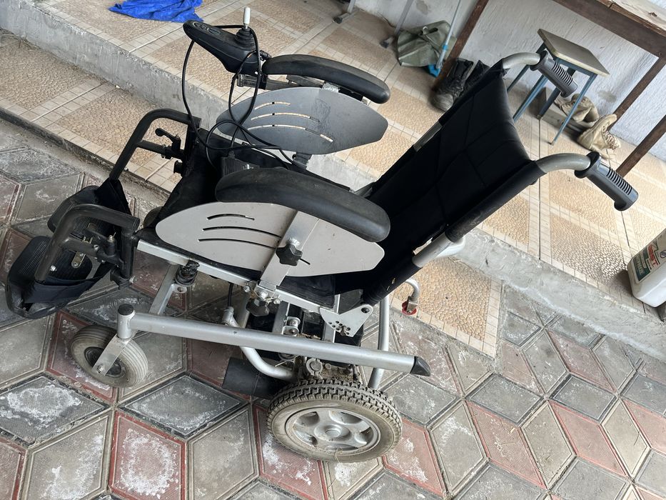 Электрическая инвалидная коляска