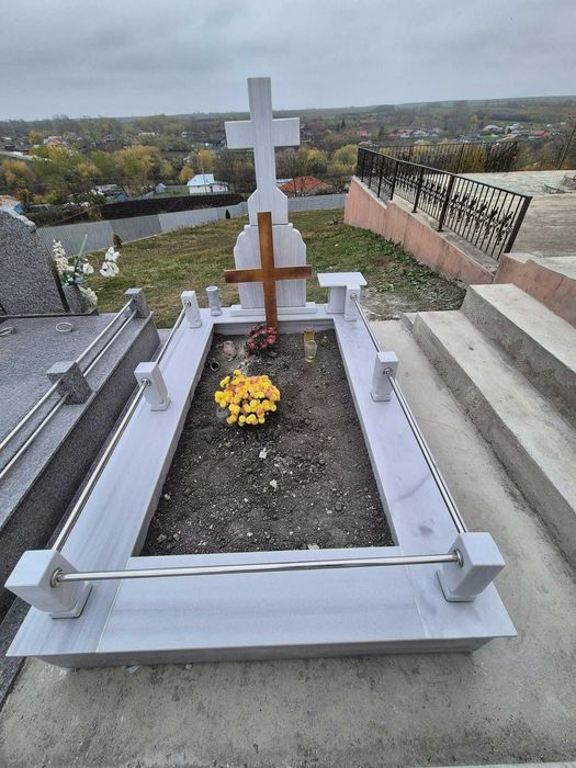 Monumente funerare,cavouri,borduri