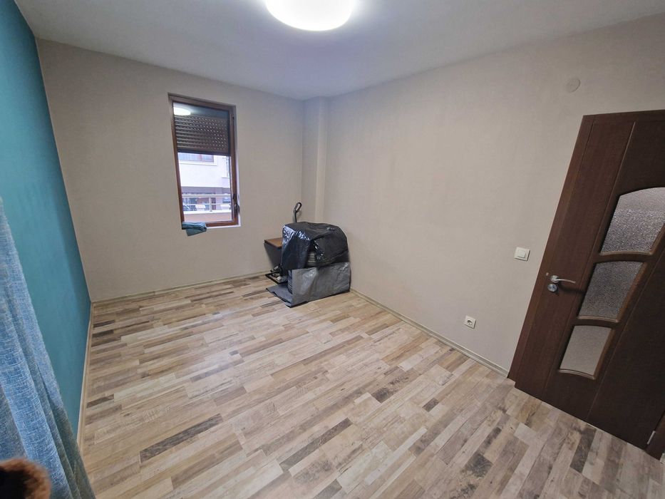 Тристаен апартамент за продажба в широк център до болница „Пулс“