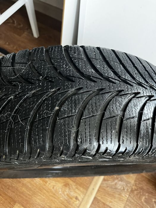 Продам 2 шины Goodyear