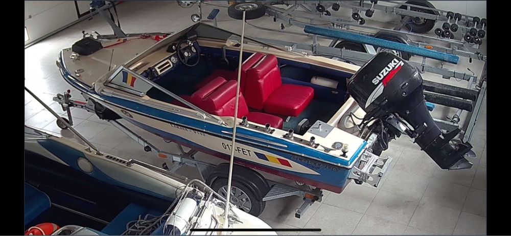 Barca Glastron cu peridoc