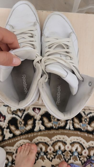 Продам женские кроссовки Reebok