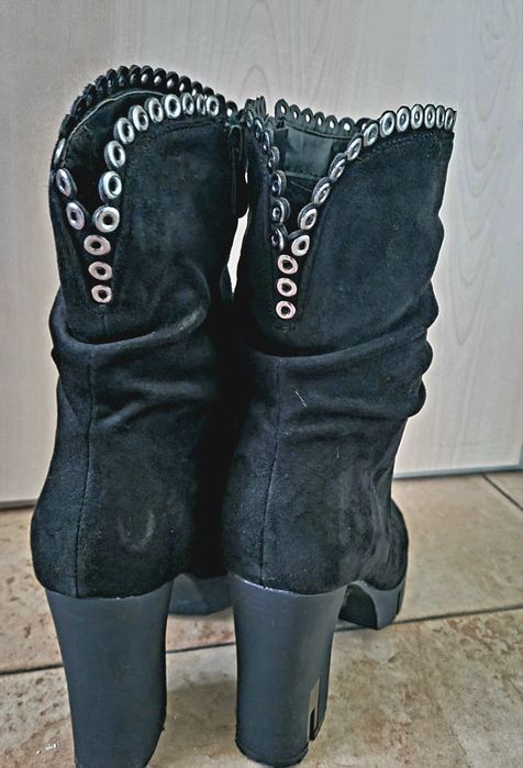 Дамски черни боти велур