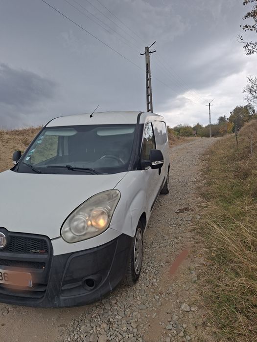 Vând fiat doblo 2013