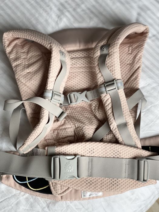 Нова - ергономична раница Ergobaby pink quartz