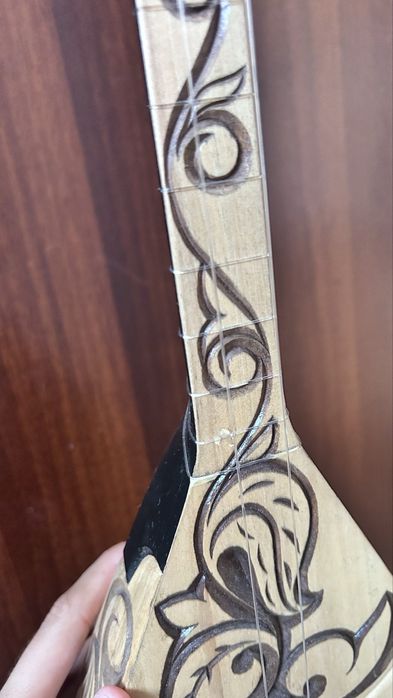 Домбра, ручная работа