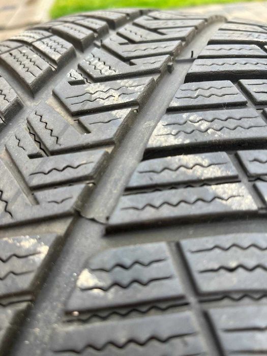 Anvelope iarna Michelin 235/45 R20 aproape noi