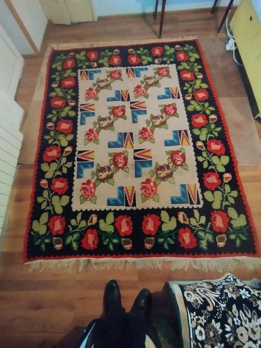 Vând covor lana traditional