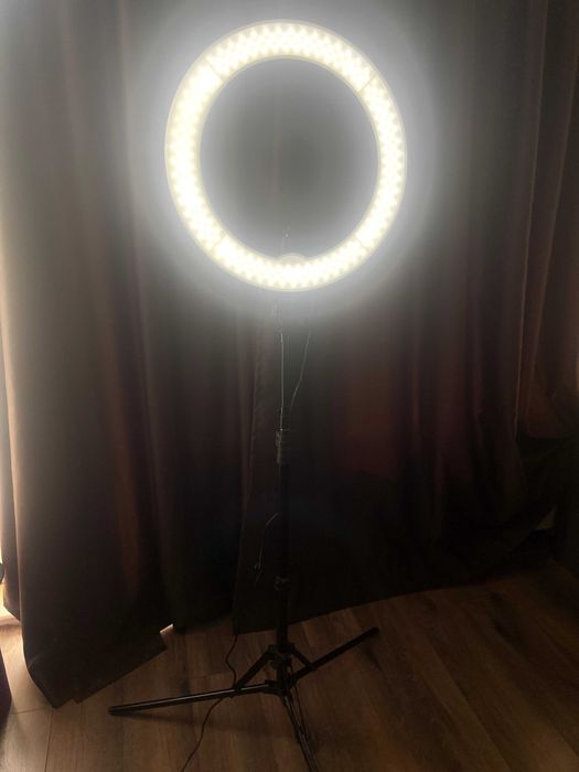 Neewer Ring Light 18" (46 см) — LED ринг лампа за видео, снимки, стриминг и грим.