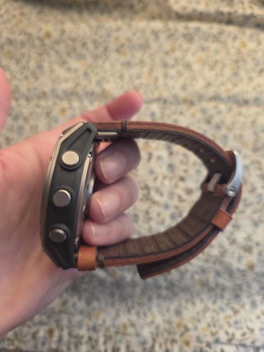 Garmin Fenix 8 51mm AMOLED Sapphire Bare Titanium Black с Chestnut кож