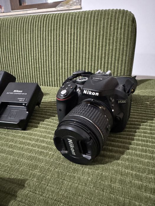 Nikon D5300 18-55VR si blitz godox tt560 II fullbox
