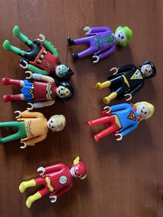 Фигурки героев Киндер DC playmobil