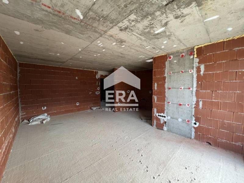 Ера Тера продава нов четиристаен апартамент № 15 в м. Гърдова глава.