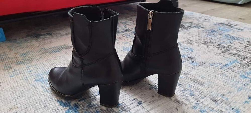 Ghete piele Lasocki