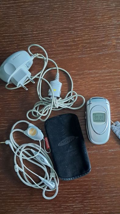 Телефон  Samsung