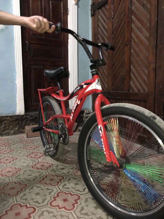 Alton velosiped srochno sotiladi