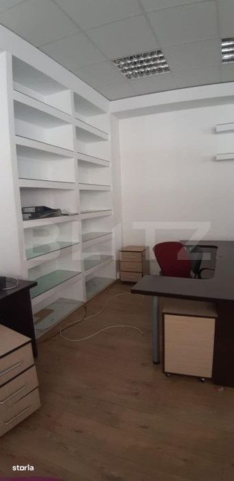 Spatiu prestari servicii, parter, strada principala, 220 mp, Obcini