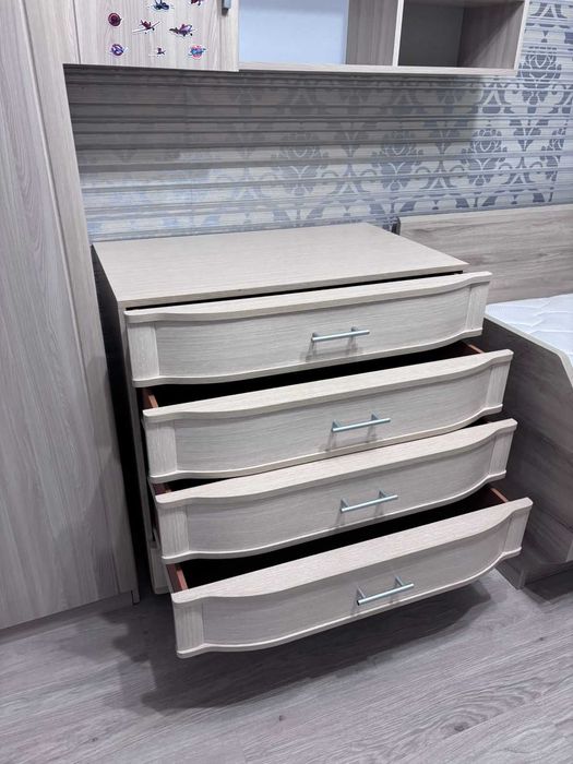 Продам комод с полкой