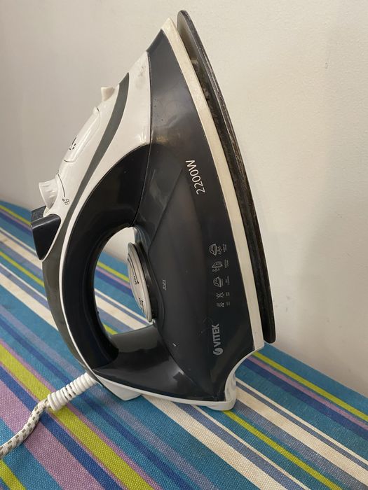 Паровой утюг Vitek