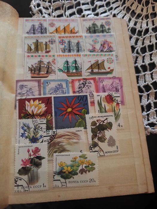 Продавам 2 калсиора с пощенски марки