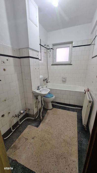 Apartament cu 2 camere de vânzare în Curtea de Argeș.