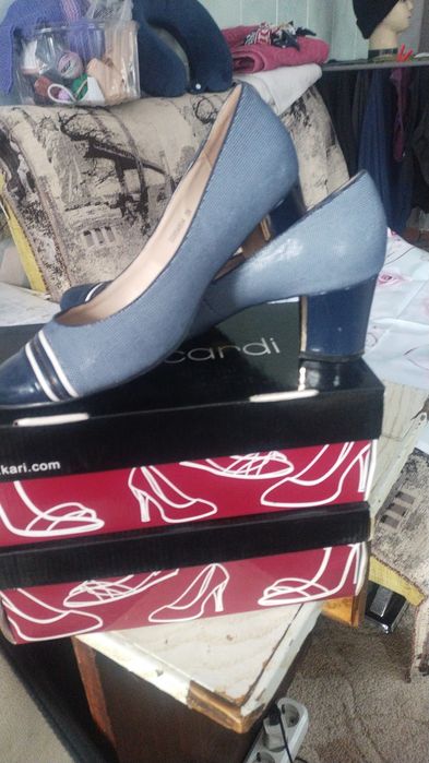 Продам женские туфли