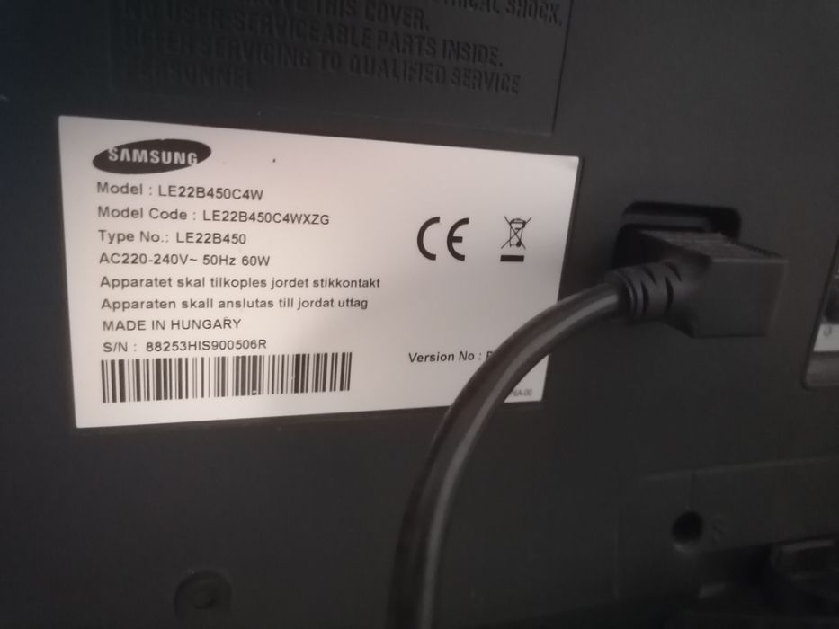 TV Samsung cu telecomandă.