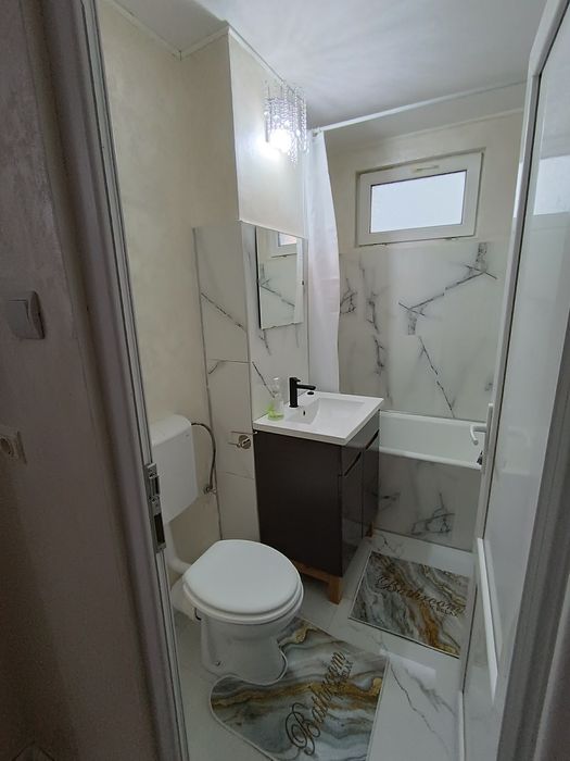 Închiriez apartament cu o cameră zona Precista Mall