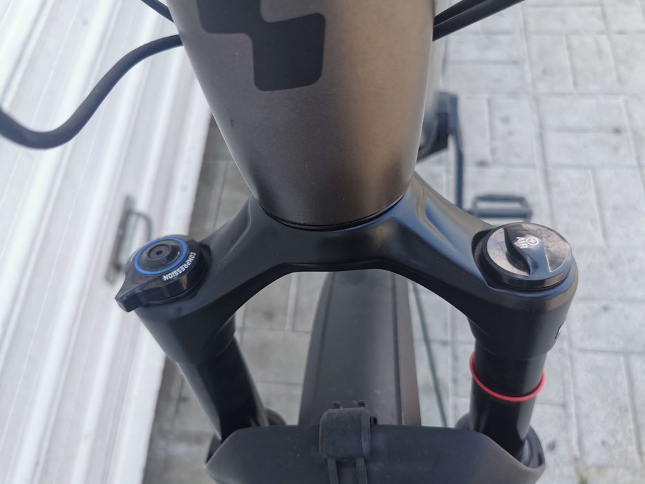 Електрически велосипед 28 цола CUBE колело