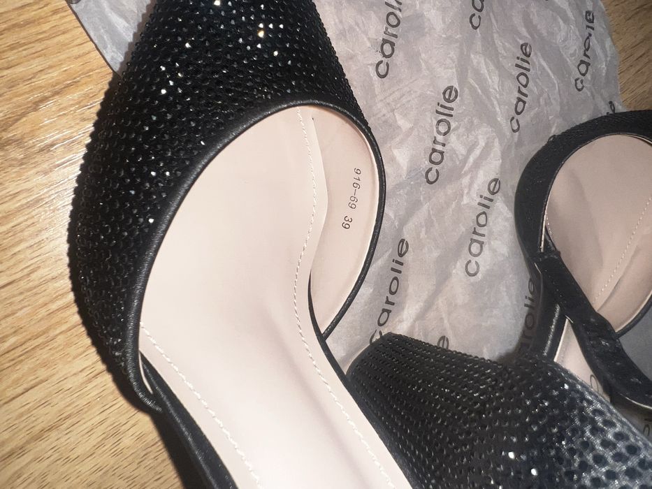 tocuri negre cu pietricele