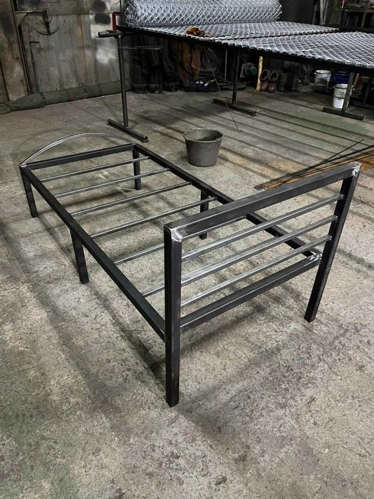 кровать металлическая