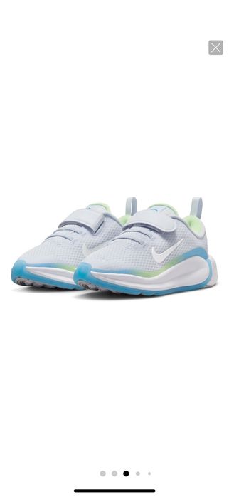 Маратонки и сандали найк и адидас