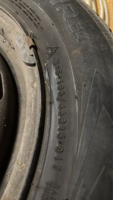 Гуми  Нокиан 195/65/15 с джанти 5х100 от голф дот 18г 100€ за всичко