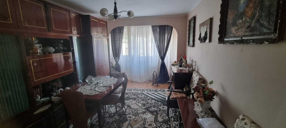 Vand apartament 4 camere