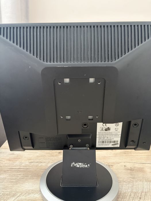 Монитор Samsung SyncMaster 740N