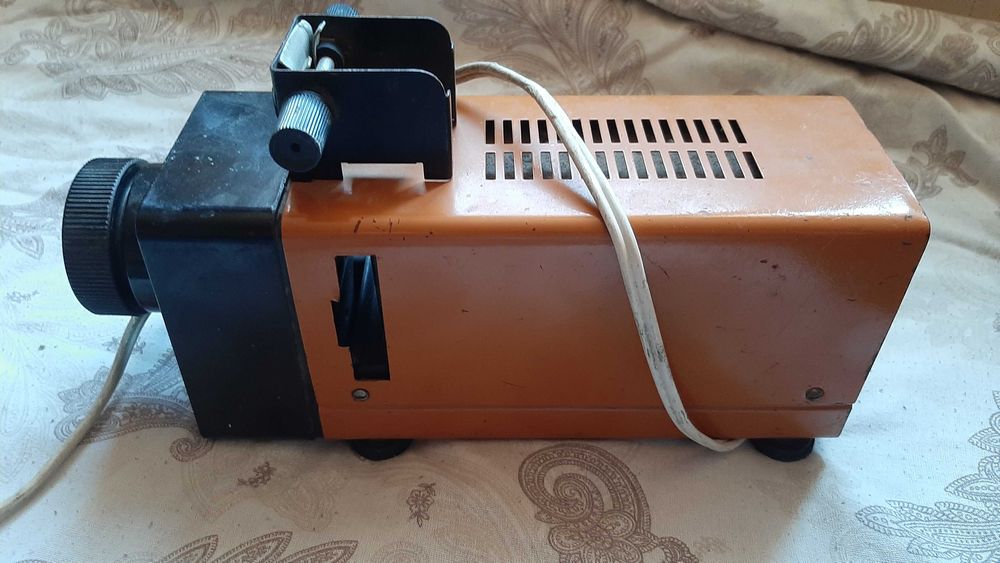 Продавам прожекционен апарат