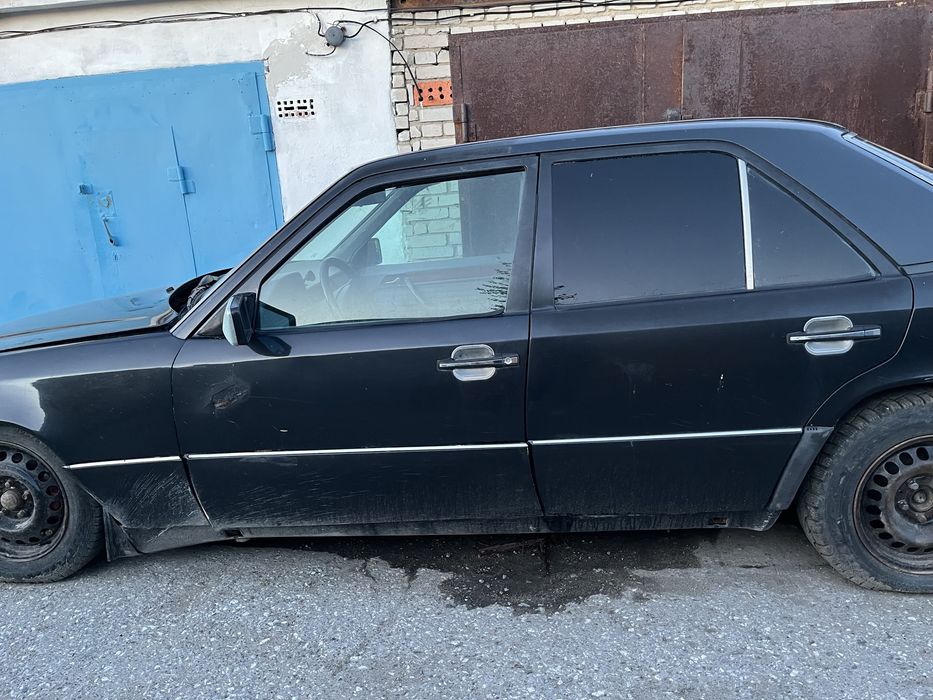 В разборе мереседес 124