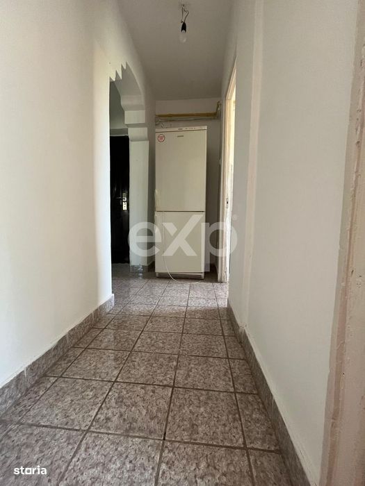 Vanzare 2 camere curat liber decomandat et 3 central Gaesti