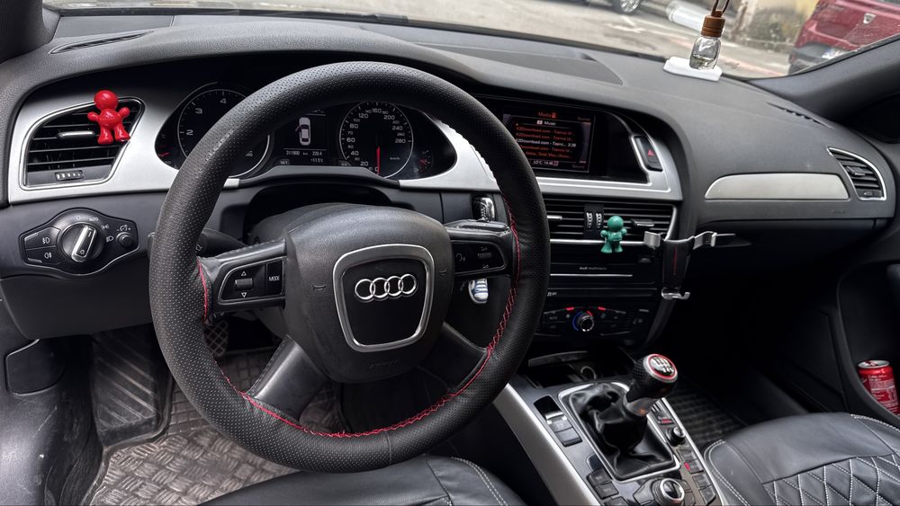 Vând audi a4 b8 2011 luna a 10-a