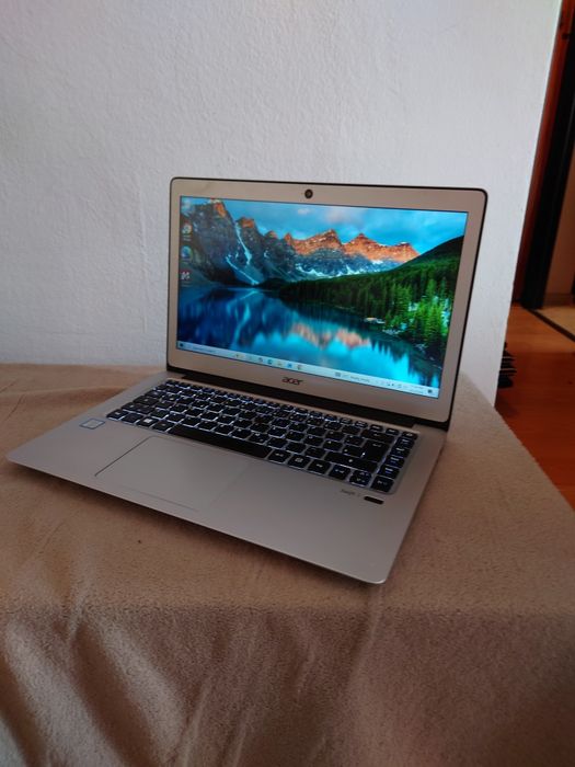 Acer Swift ultralim full metal• Taste luminate • i5-6th gen• 8gb RAM DDR 4• bateria 6-7 ore