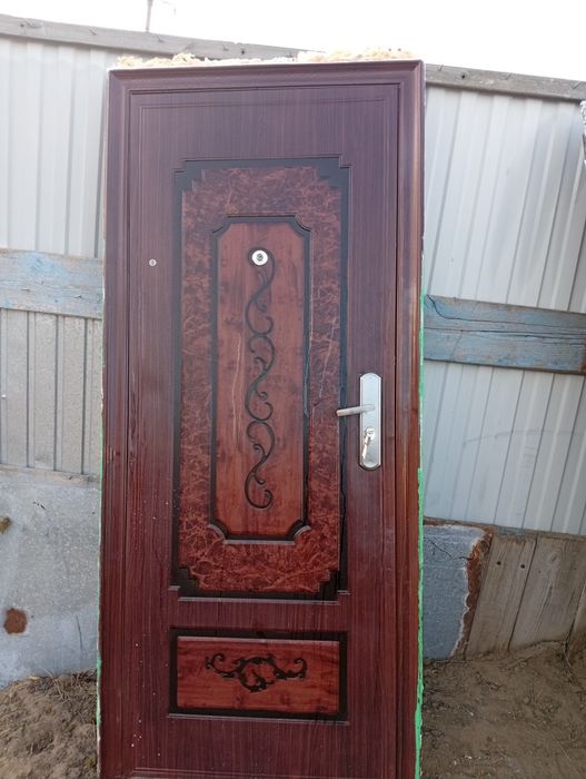 Продам входная железная  дверь
