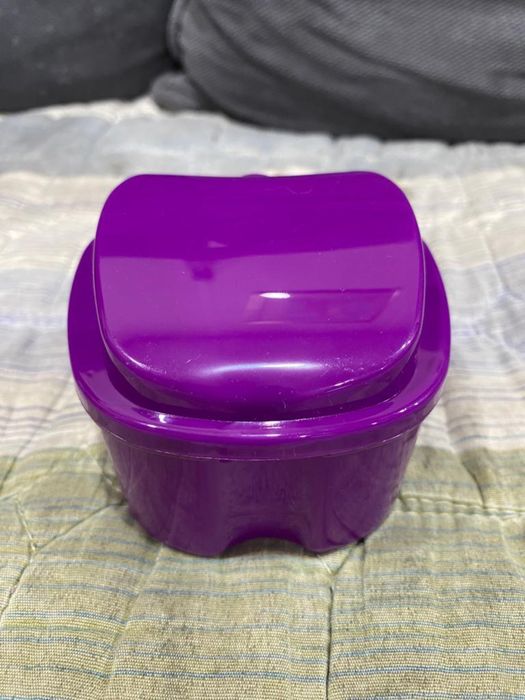 Контейнер для зубных протезов