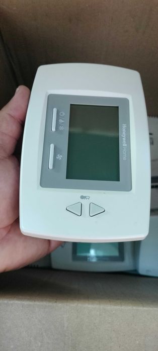 Termostat Honeywell Cougar pentru ventiloconvectoare cu 2 tevi